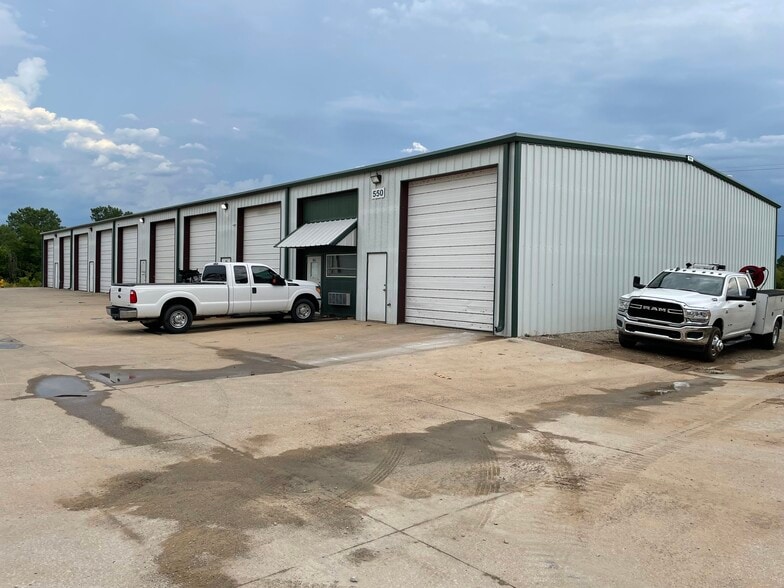 More Photos Of 520 S Cedar St, Owasso Unknown For Lease