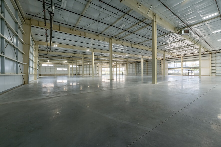 More Photos Of 155 Dennis Rd, St Thomas Distribution For Lease