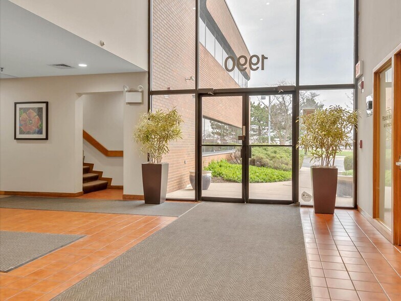 More Photos Of 1990 E Algonquin Rd, Schaumburg Office For Lease