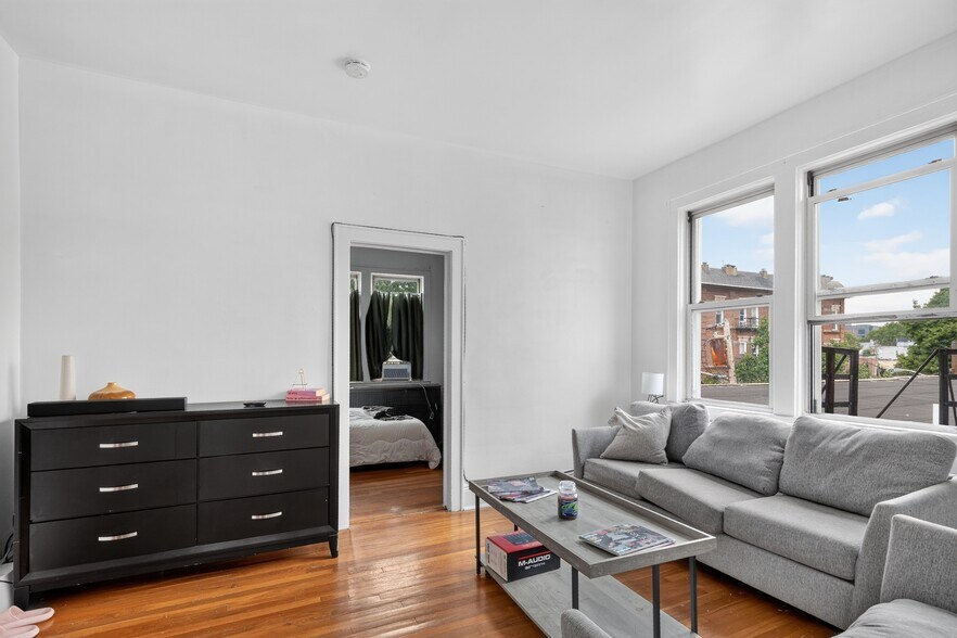 More Photos Of 154 Chestnut Ave, Jersey City Restaurant For Sale