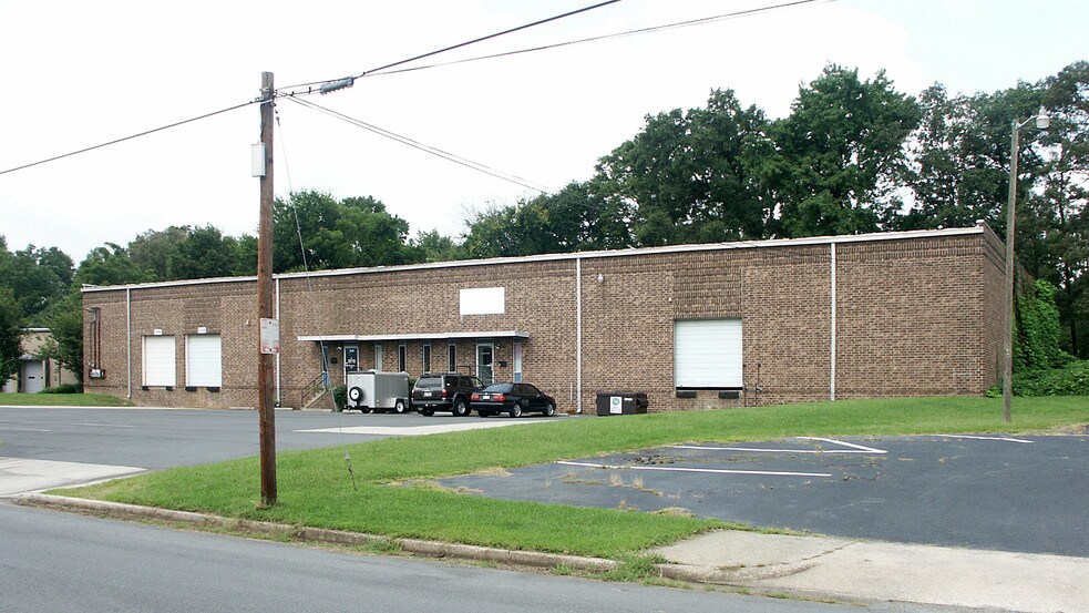 More Photos Of 515-517 Enterprise Dr, Charlotte Warehouse For Lease