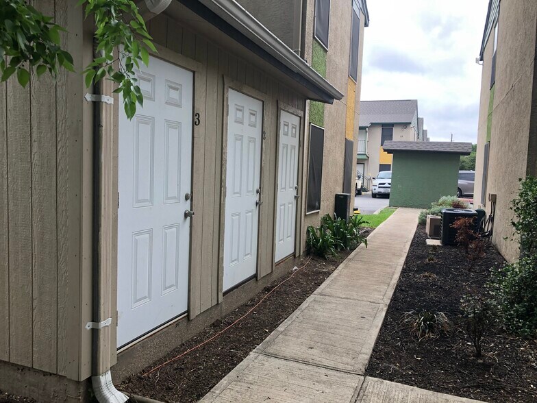 More Photos Of 811 Darby Blvd, San Antonio Apartments For Sale