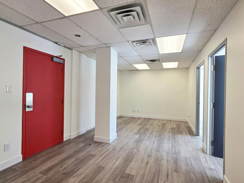 Primary Photo Of 1680-1690 Woodward Dr, Ottawa Office For Lease