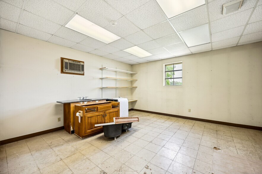 More Photos Of 207 Hawthorne Ave, Saint Joseph Warehouse For Sale