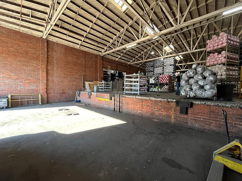 More Photos Of 2229 Yates Ave, Commerce Warehouse For Lease