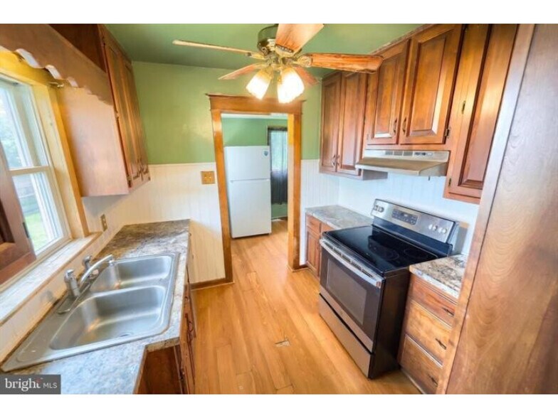 More Photos Of 2151 Maple Rd, York Flex For Sale