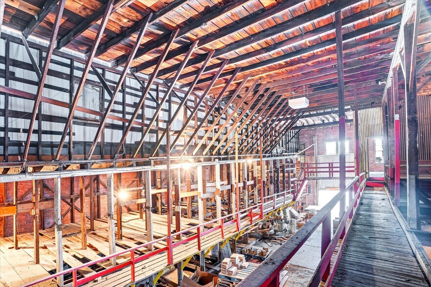 More Photos Of 33 W Olive St, Aurora General Retail For Sale