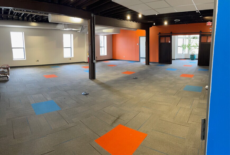 More Photos Of 2943 Riverside Dr, Cincinnati Office For Sale