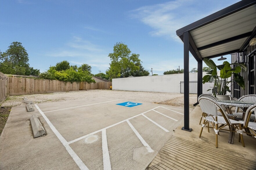 More Photos Of 4521 N Main St, Houston Medical For Lease