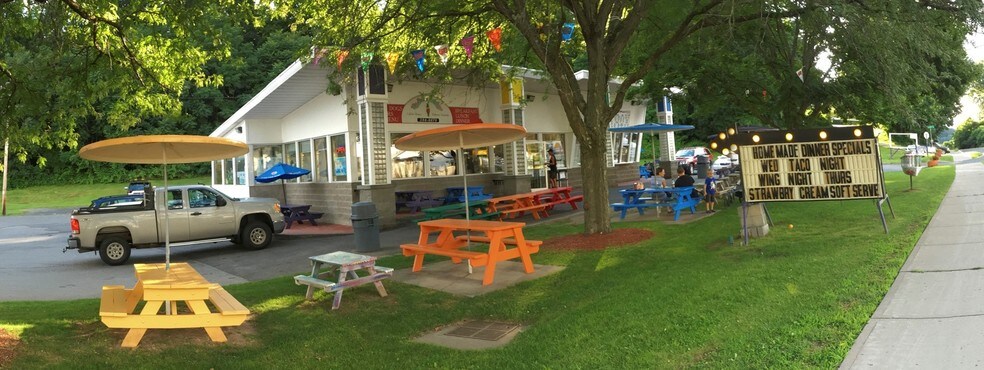 More Photos Of 90 Old Rt-9w, Port Ewen Restaurant For Sale