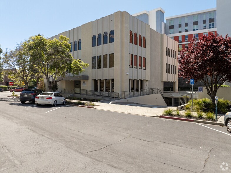More Photos Of 401 Warren St, Redwood City Office For Lease