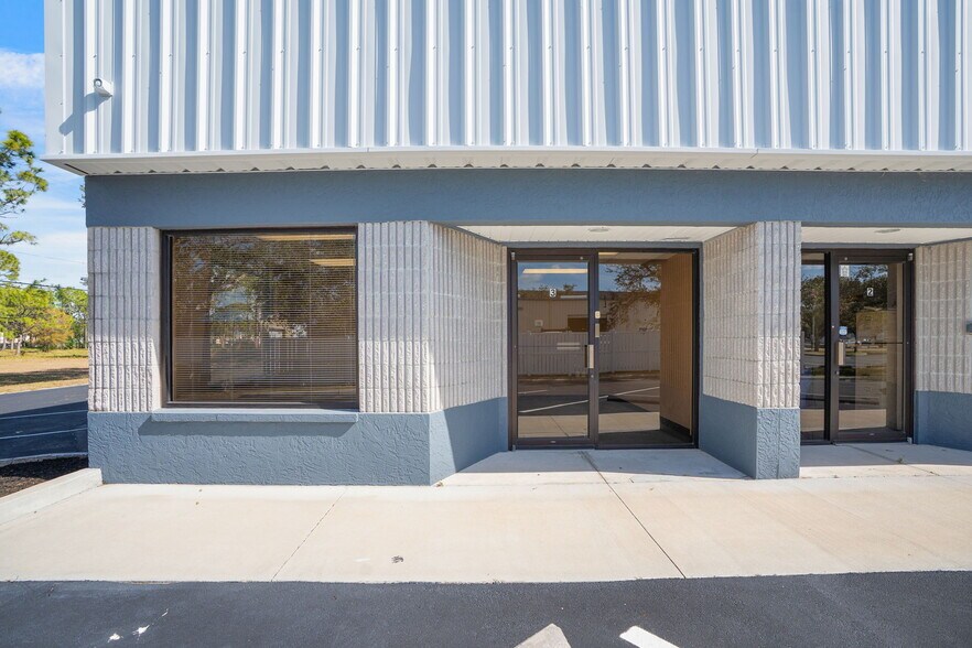 More Photos Of 8141 Blaikie Ct, Sarasota Warehouse For Lease