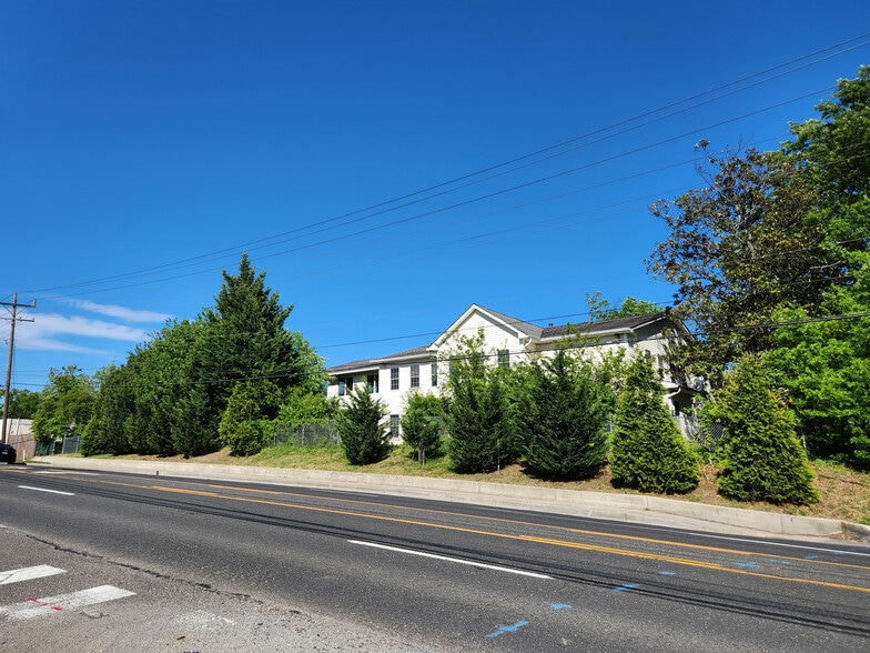 More Photos Of 4700 Erie St, College Park Office For Sale