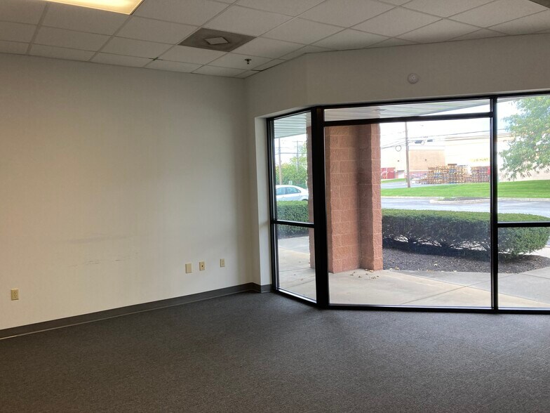More Photos Of 360 Steel Way, Lancaster Warehouse For Lease
