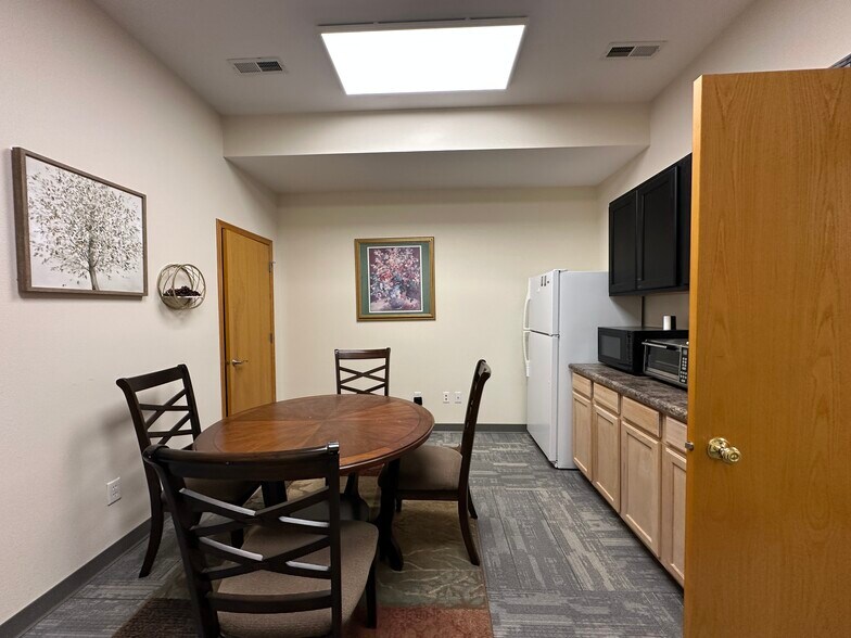 More Photos Of 580 Madison Ave, North Liberty Office For Sale