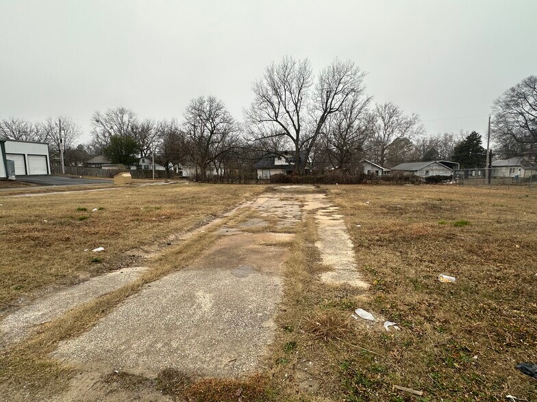 More Photos Of 820-912 S Wood Dr, Okmulgee Land For Sale