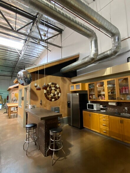 More Photos Of 7107-7139 Telegraph Rd, Montebello Warehouse For Sale