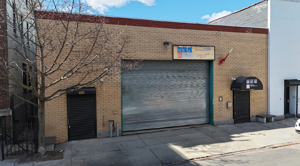Primary Photo Of 33 Dobbin St, Brooklyn Warehouse For Lease