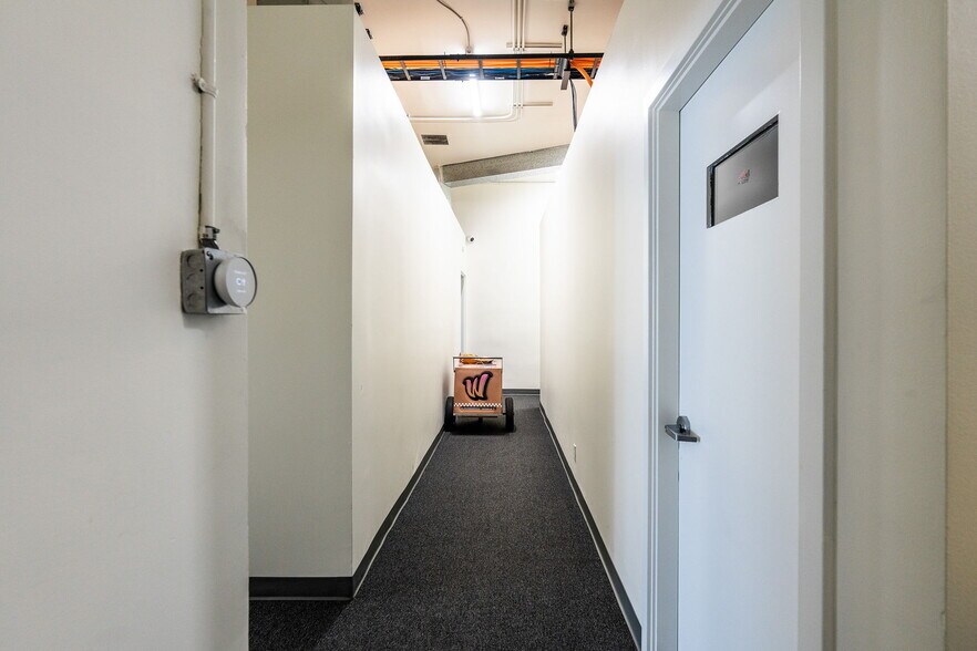 More Photos Of 723-727 N Fairfax Ave, Los Angeles General Retail For Lease