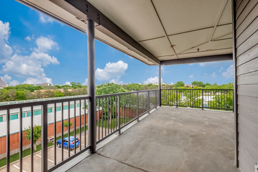 More Photos Of 16300 Addison Rd, Addison Office For Lease