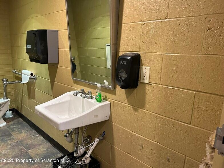 More Photos Of 311 S Blakely St, Scranton General Retail For Sale