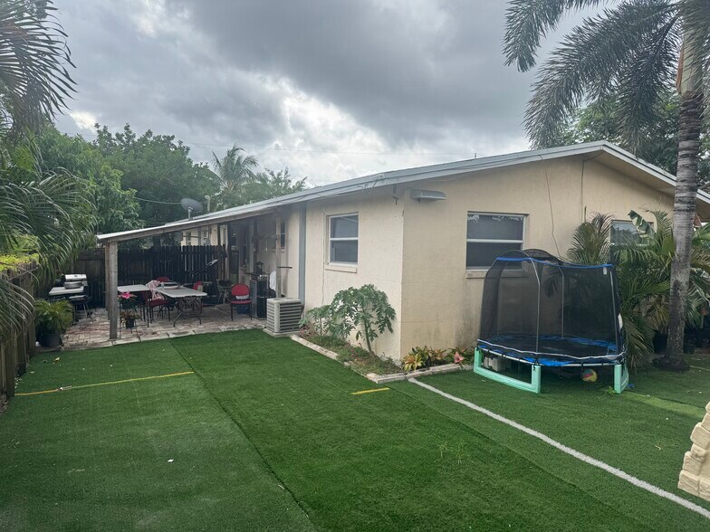 More Photos Of 2200 SW 42nd Ave, Fort Lauderdale Multifamily For Sale