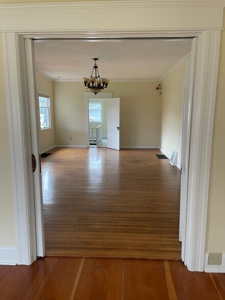 More Photos Of 214 Pioneer Pkwy West, Springfield Medical For Lease
