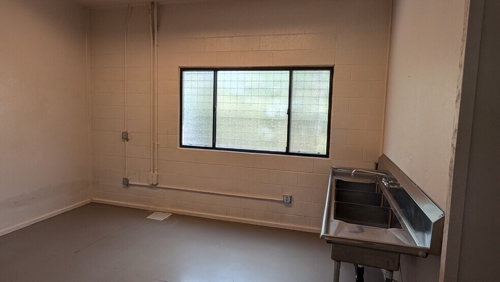 More Photos Of 3111 N Caden Ct, Flagstaff Showroom For Lease