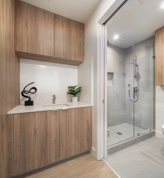 More Photos Of , Los Angeles Multifamily For Sale