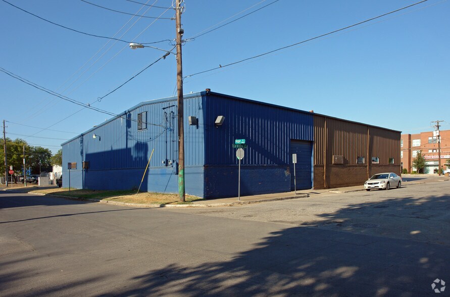 More Photos Of 5511 Lewis St, Dallas Warehouse For Lease