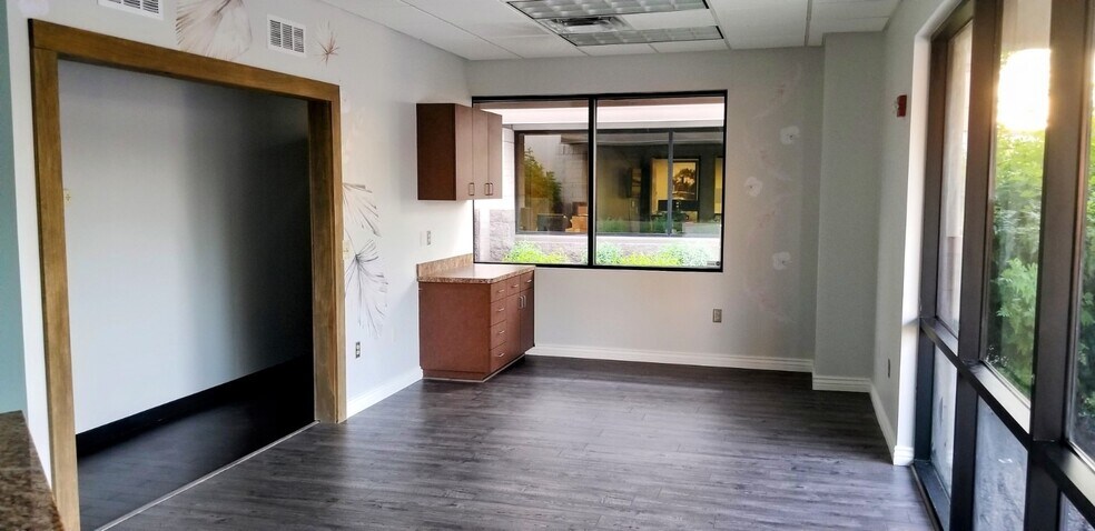 More Photos Of 9200 W Union Hills Dr, Peoria Medical For Lease