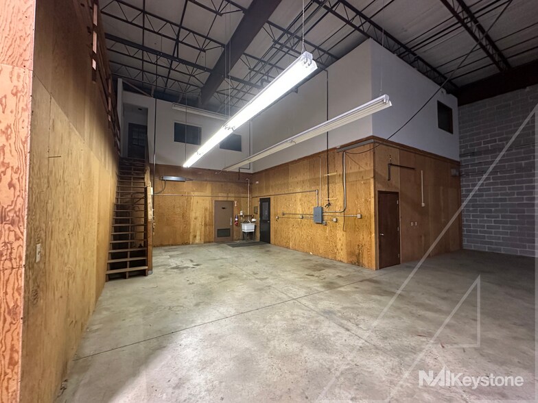 More Photos Of 1114-1124 Commons Blvd, Reading Flex For Sale