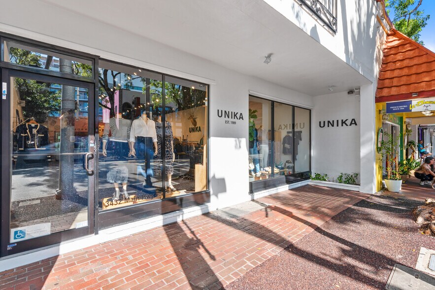 More Photos Of 3432 Main Hwy, Miami Storefront Retail Office For Lease