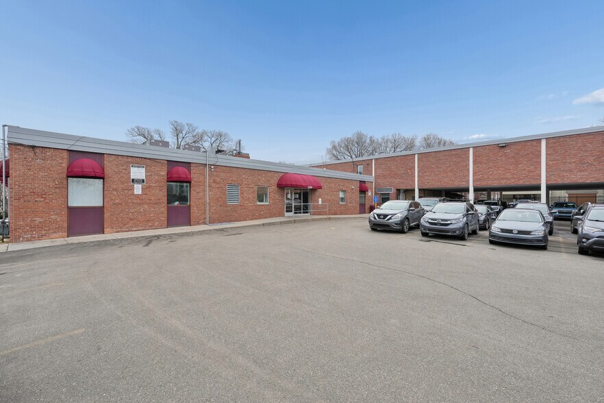 More Photos Of 2500 Park Ave, Minneapolis Office For Sale
