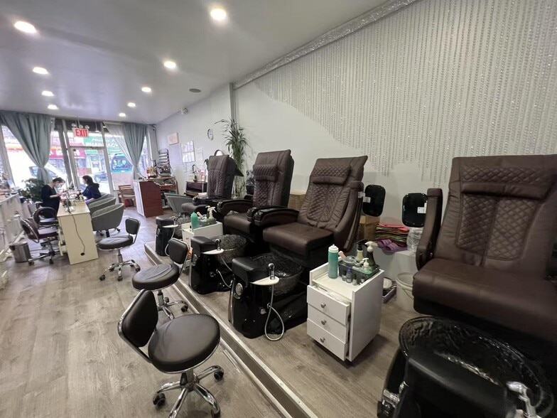 More Photos Of 4401-4423 Kissena Blvd, Flushing Storefront For Lease