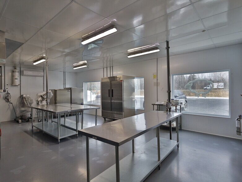 More Photos Of 333 Ch Brosseau, Cowansville Industrial For Lease