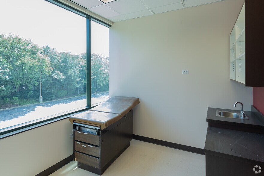 More Photos Of 14489 John Humphrey Dr, Orland Park Medical For Sale