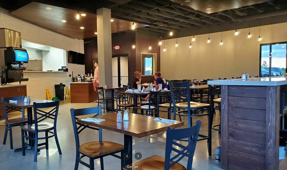 More Photos Of 2041 Blazing Star Dr, Mankato Restaurant For Sale