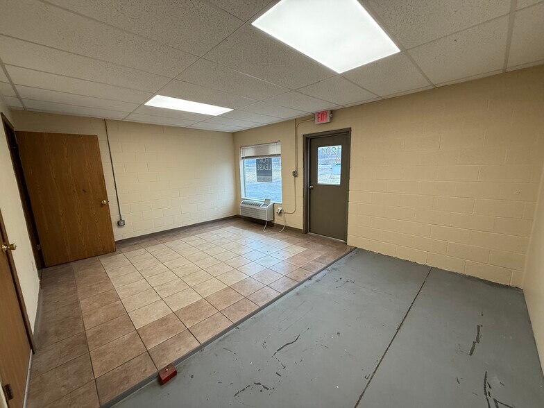 More Photos Of 1204 Meadowbrook Dr, Cape Girardeau General Retail For Lease