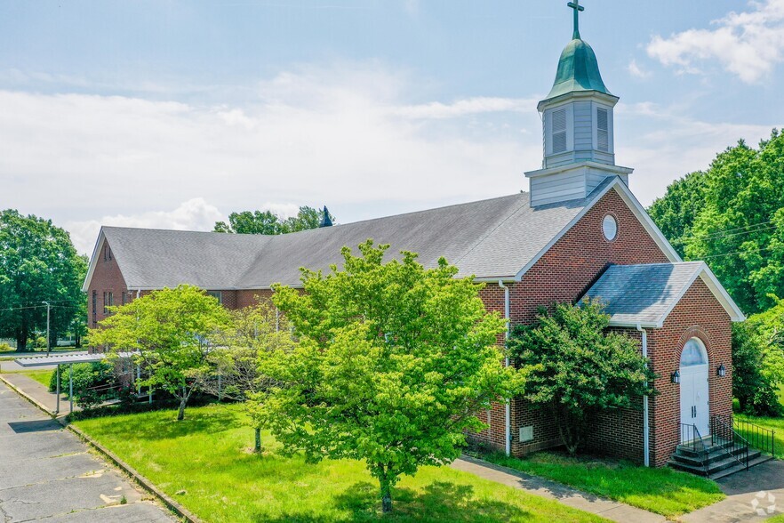 Primary Photo Of 830 Church St, Kings Mountain Religious Facility For Sale