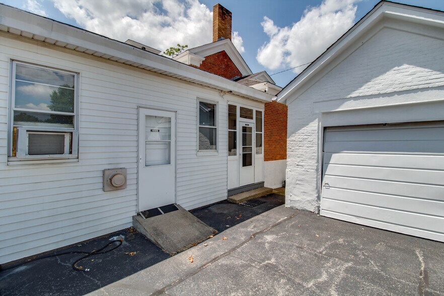 More Photos Of 212 E Main St, Carlinville Office Residential For Sale