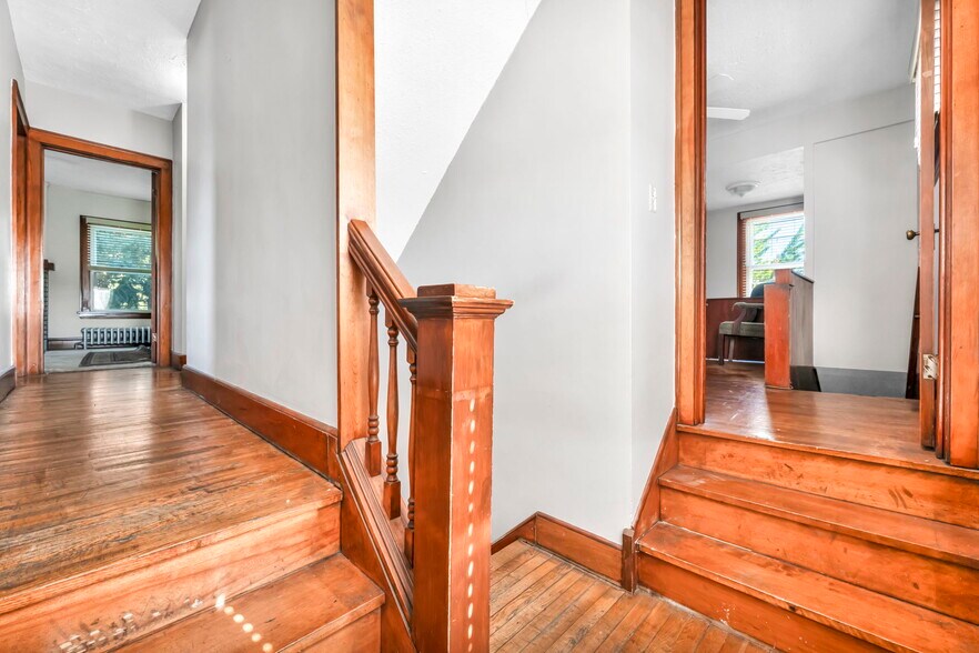 More Photos Of 881 E 222nd St, Euclid Office Residential For Sale