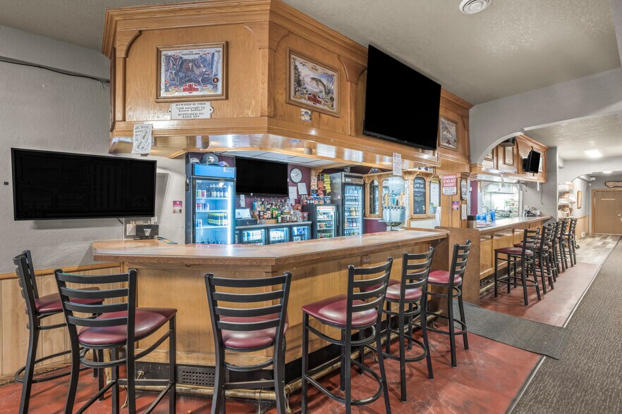 More Photos Of 104-112 Main St, Wanamingo General Retail For Sale