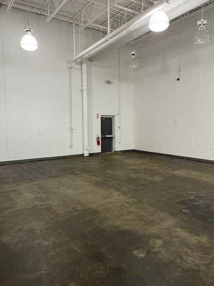 More Photos Of 4345-4781 Bay Rd, Saginaw Freestanding For Lease