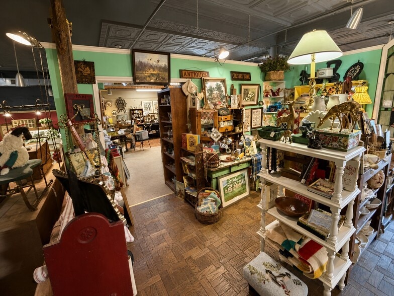 More Photos Of 123 S Union St, Traverse City Freestanding For Sale