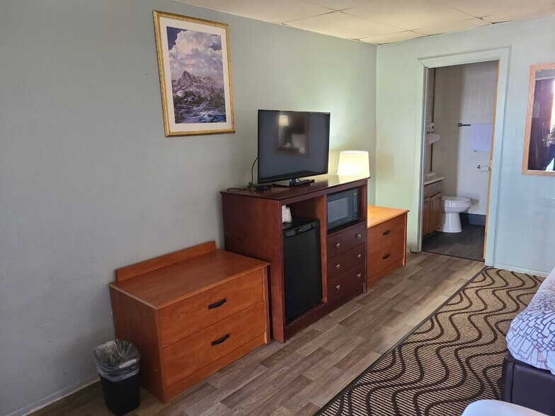 More Photos Of 414 W 29th St, Pueblo Hotel For Sale