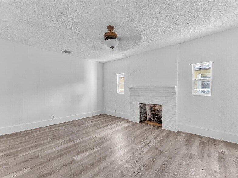 More Photos Of 1932 Dewey St, Hollywood Land For Sale