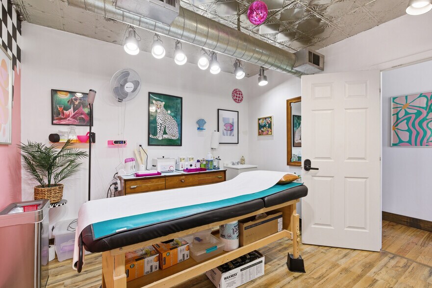 More Photos Of 738 W Davis St, Dallas Medical For Sale