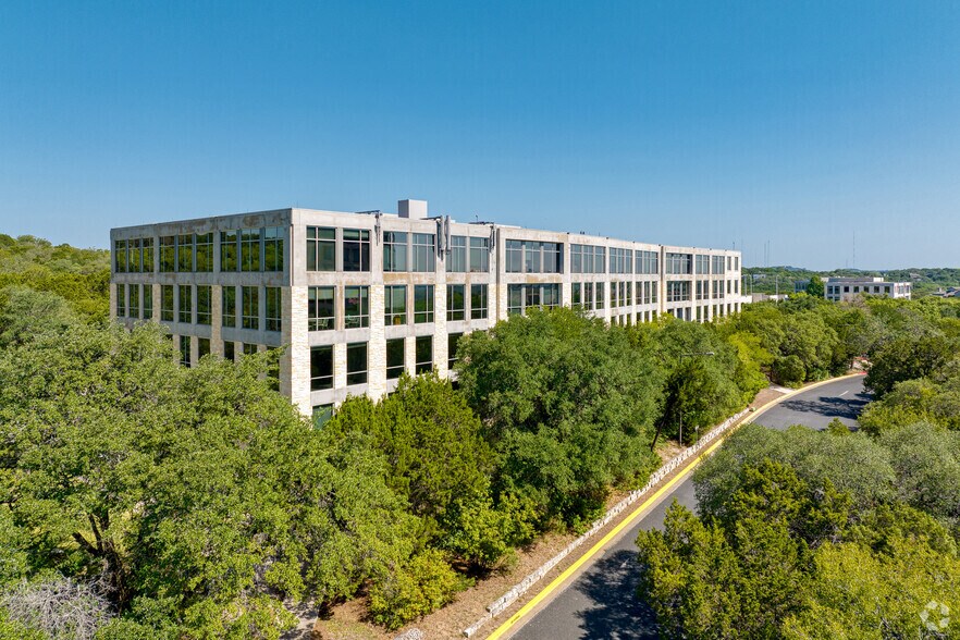 More Photos Of 2700 Via Fortuna Drive, Austin Office For Lease