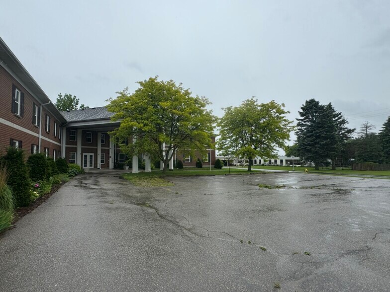 More Photos Of 725 Gibralter St, Norfolk Flex For Sale